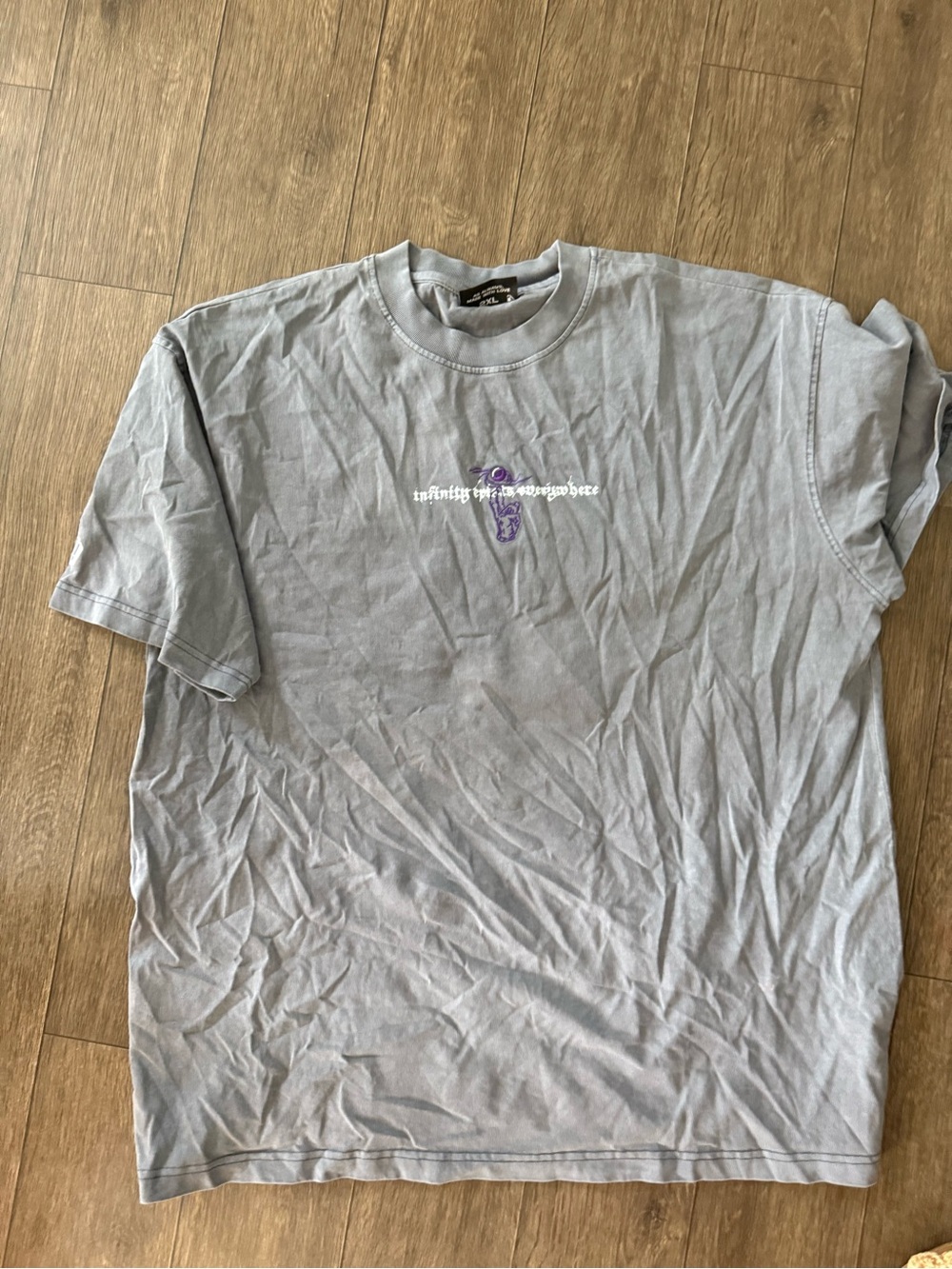 Light Gray Short-Sleeve Graphic Tee with Purple Accent